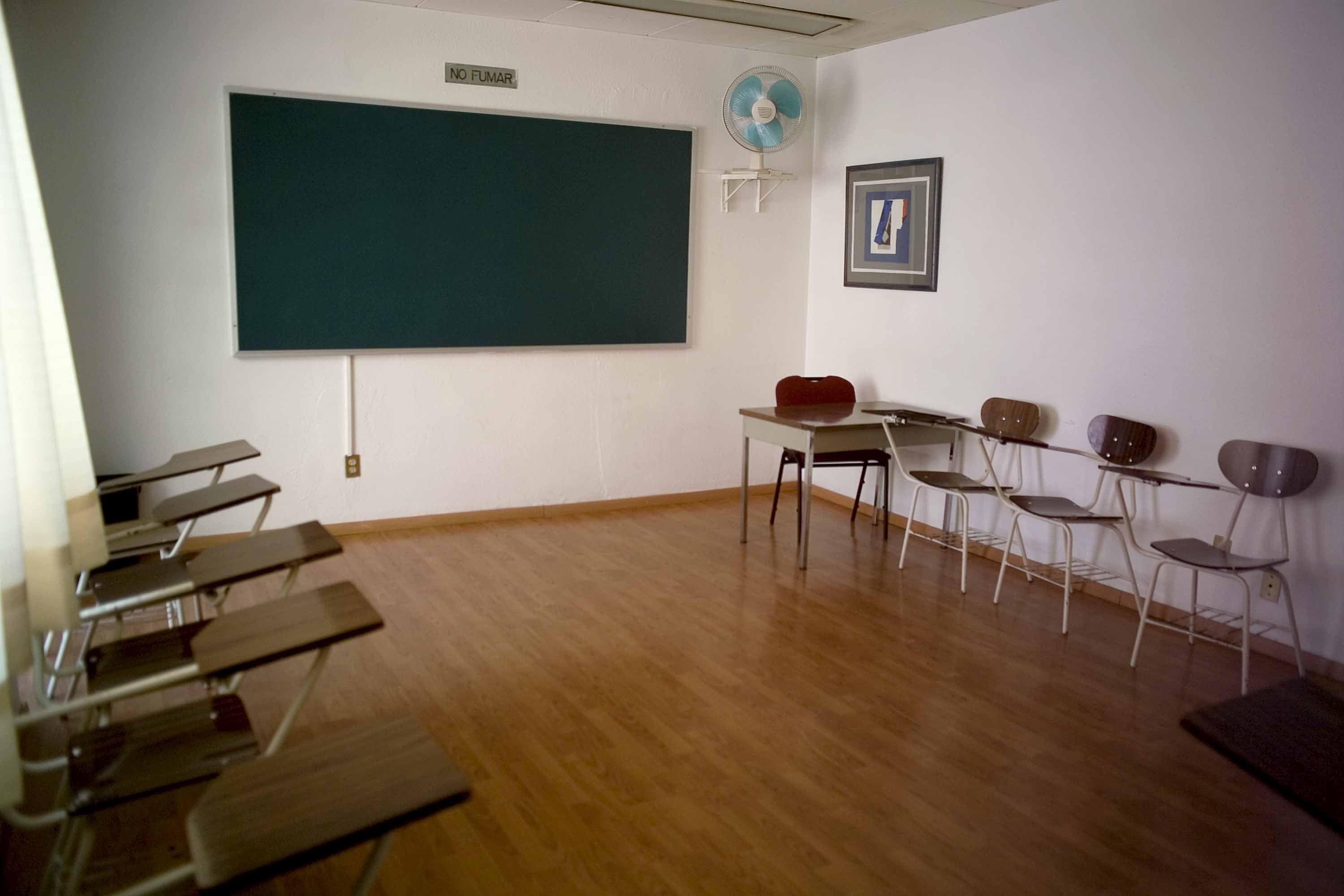 Desalojan a estudiantes de primaria por fuerte olor a gas en Cuautlancingo 