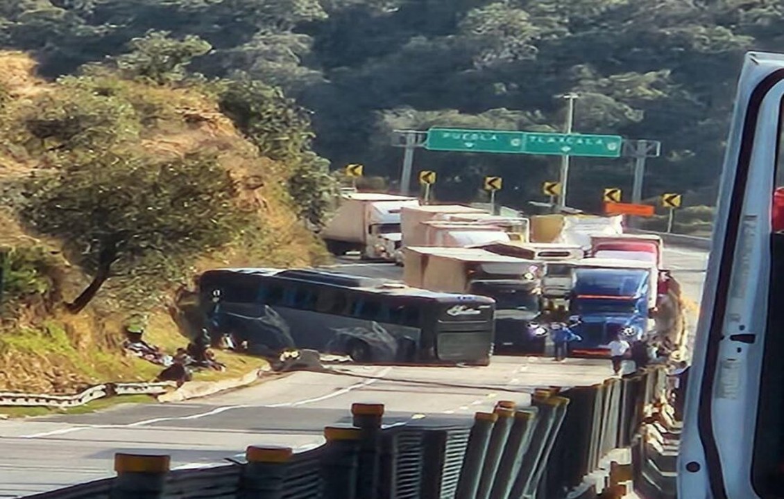 Accidente en el Arco Norte, a la altura de Españita, Tlaxcala, deja 15 lesionados