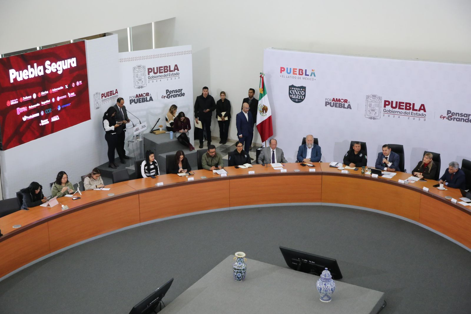 Cambios y enroques a partir del Primer Informe de Armenta