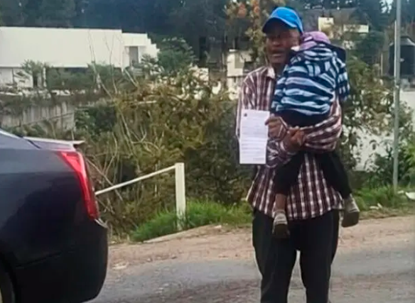 Captan a hombre con niño solicitando dinero en la México–Tuxpan en Xicotepec