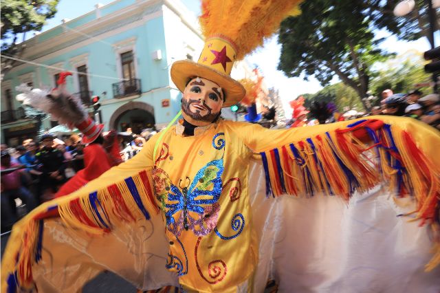 Huehues regresan a las calles de Puebla: 25 cuadrillas en siete zonas de la ciudad