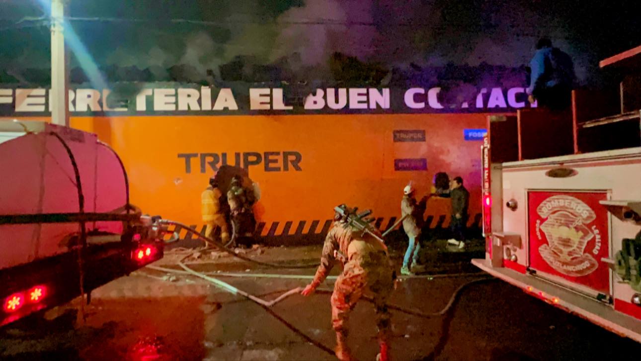 Pirotecnia provoca incendio en ferretería de Cuautlancingo
