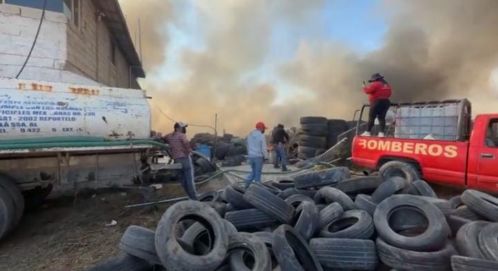Incendio consume por completo talachería en Tecamachalco