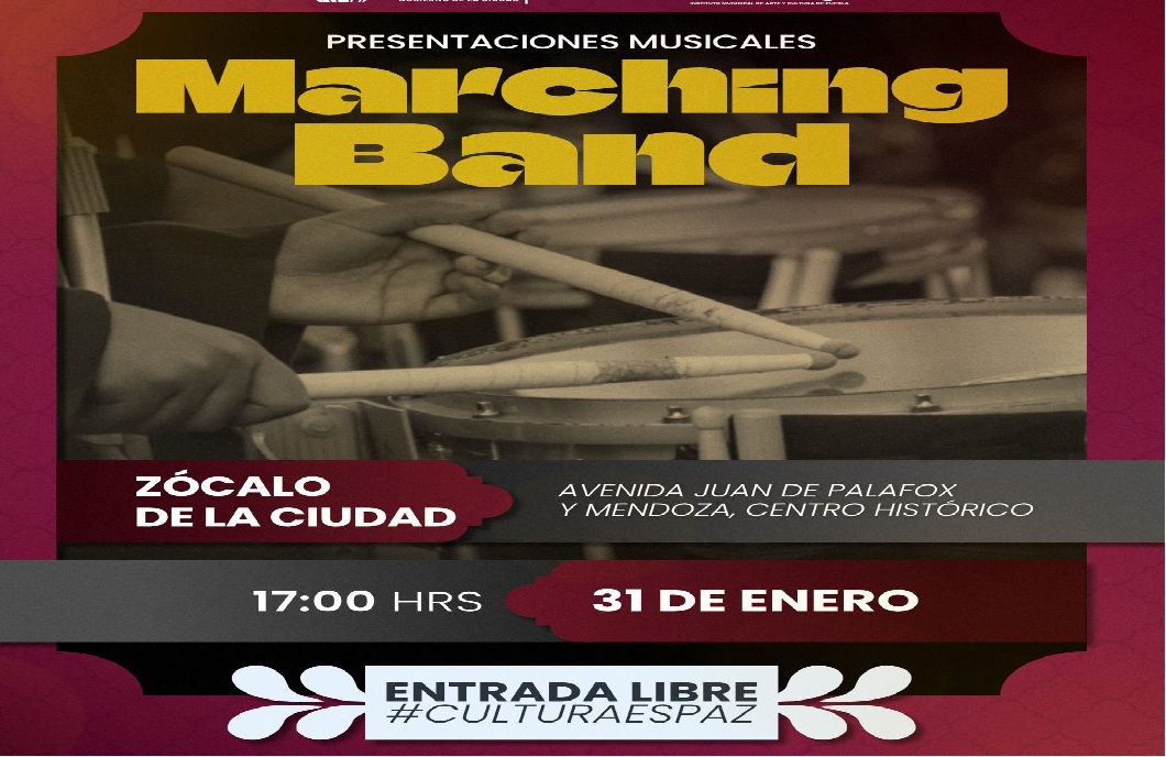 El Zócalo de Puebla vibra con la presentación de Caballeros CEUA Marching Band