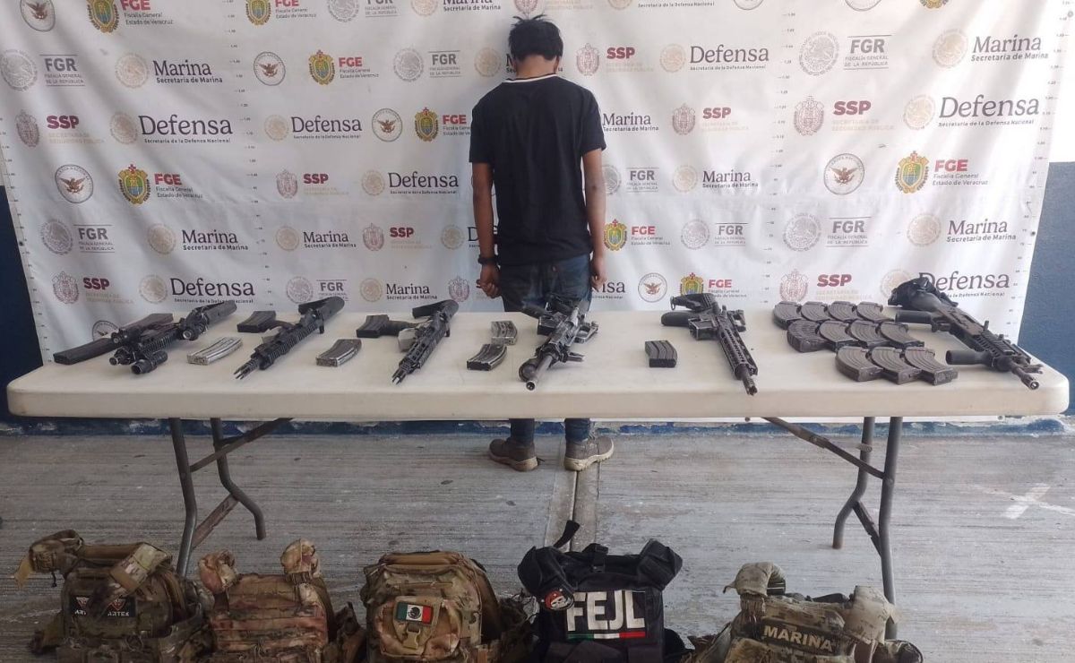 En Veracruz es arrestado menor de edad, aseguran armas y equipo táctico