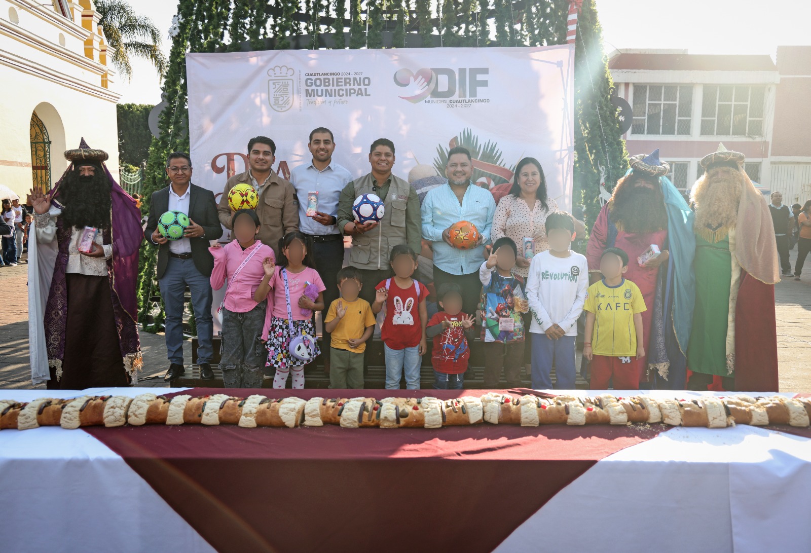 Omar Muñoz encabeza tradicional partida de Rosca de Reyes