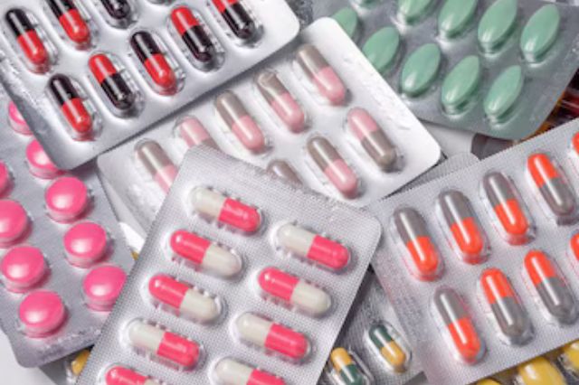 Alerta sanitaria por medicamentos falsos de gripe y cáncer en México