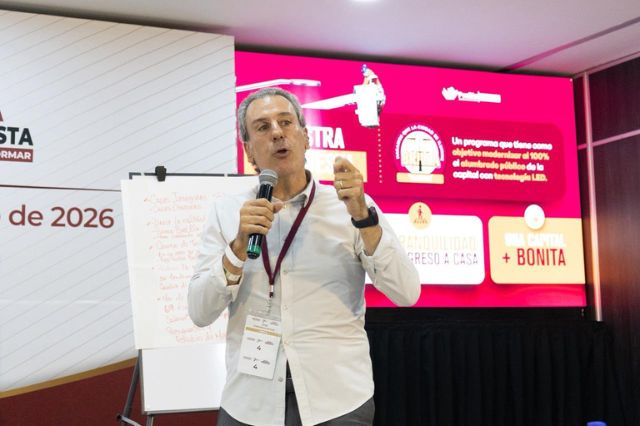 Chedraui presenta programa Puebla Brilla en Escuela Municipalista