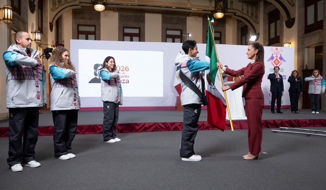 Delegación mexicana invernal es abanderada por Claudia Sheinbaum