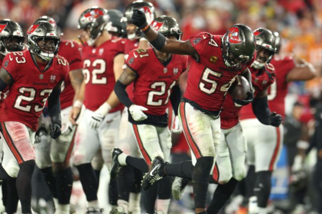 Tampa Bay vence 16-14 a Carolina en partido decisivo de la Semana 18