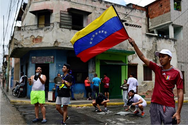 Fitch advierte impacto político en América Latina tras salida de Maduro