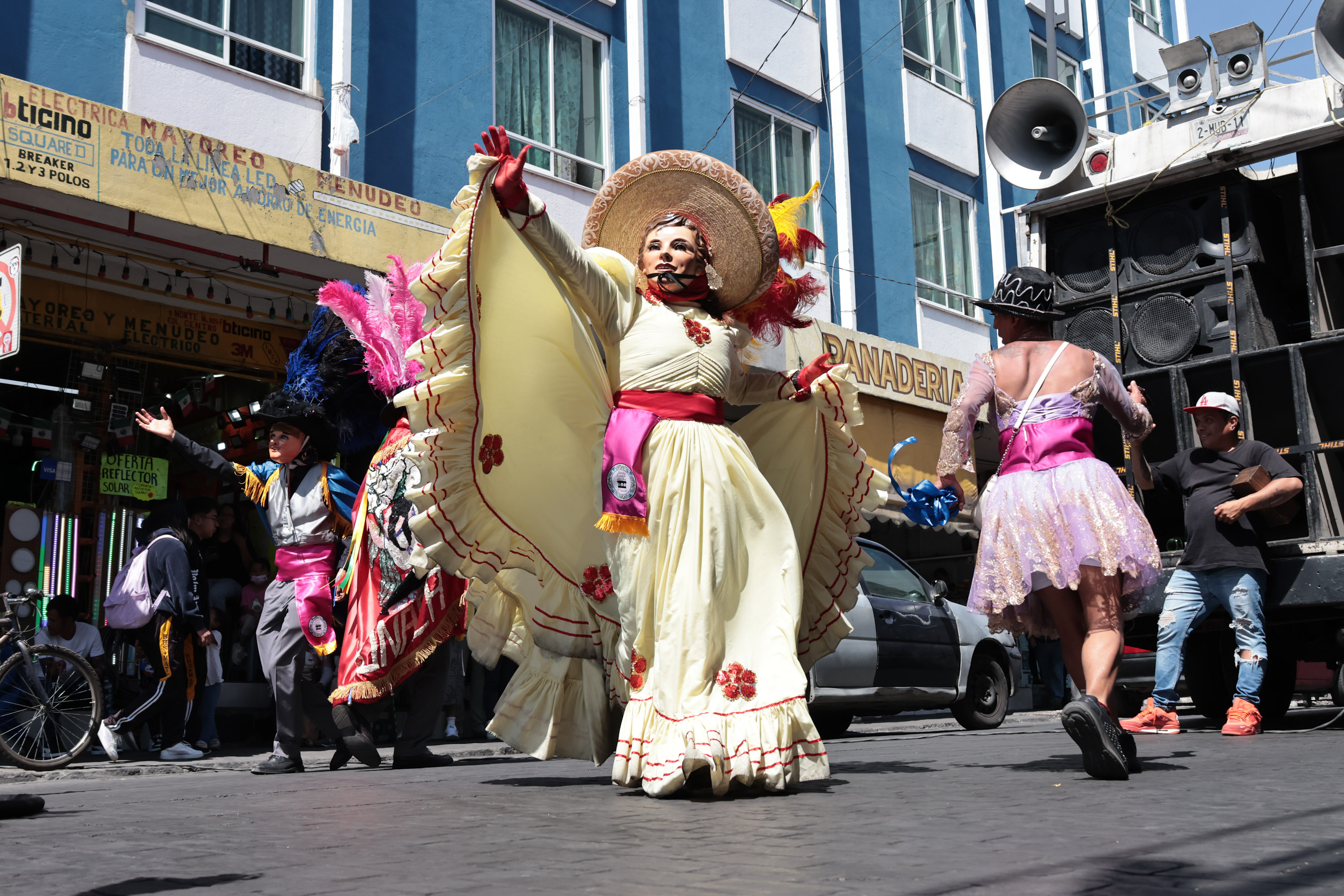 Se presentan Huehues del Barrio de Xonaca en el Centro Histórico de Puebla
