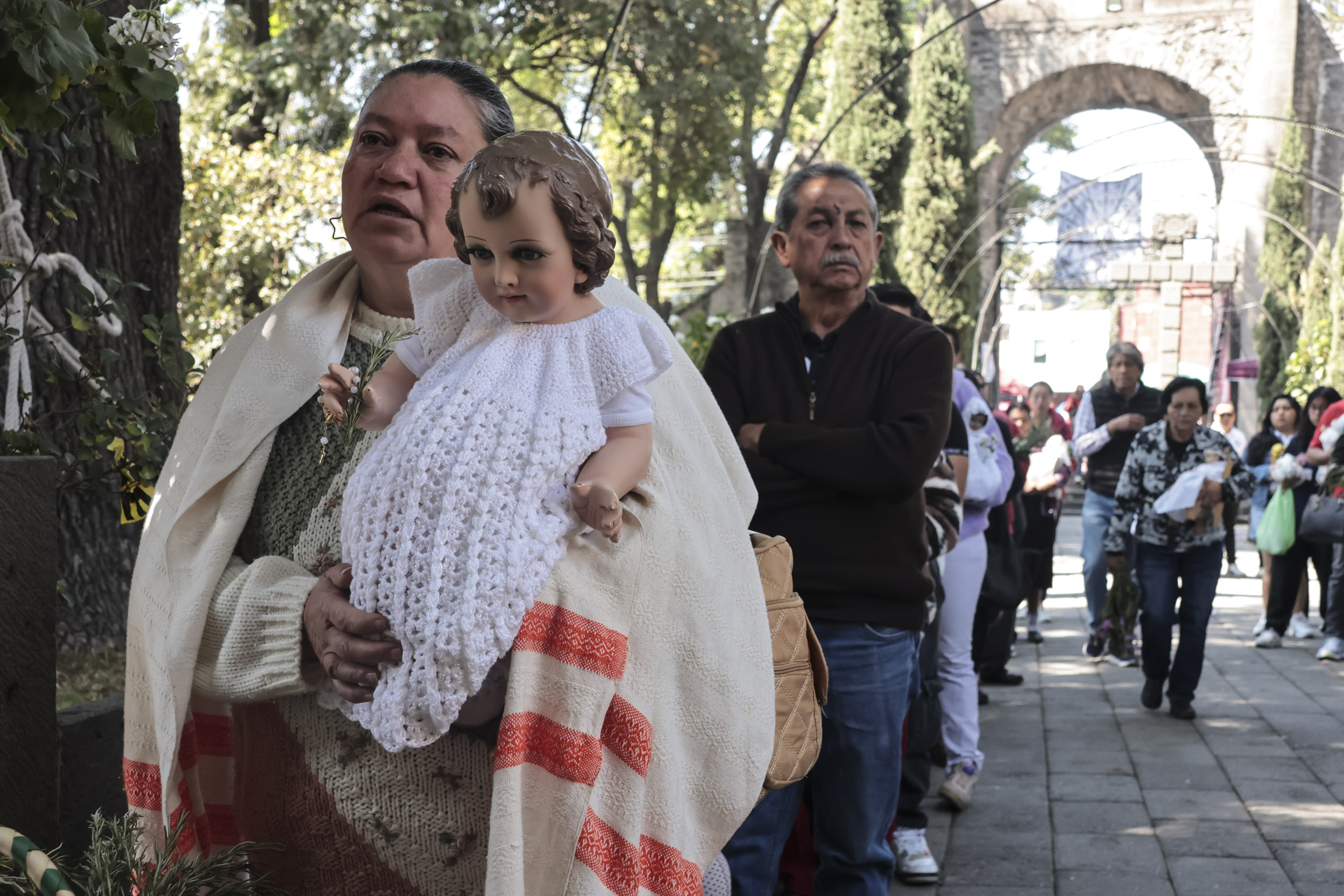 VIDEO Cientos de poblanos acuden al Templo de Nuestra Señora de la Candelaria