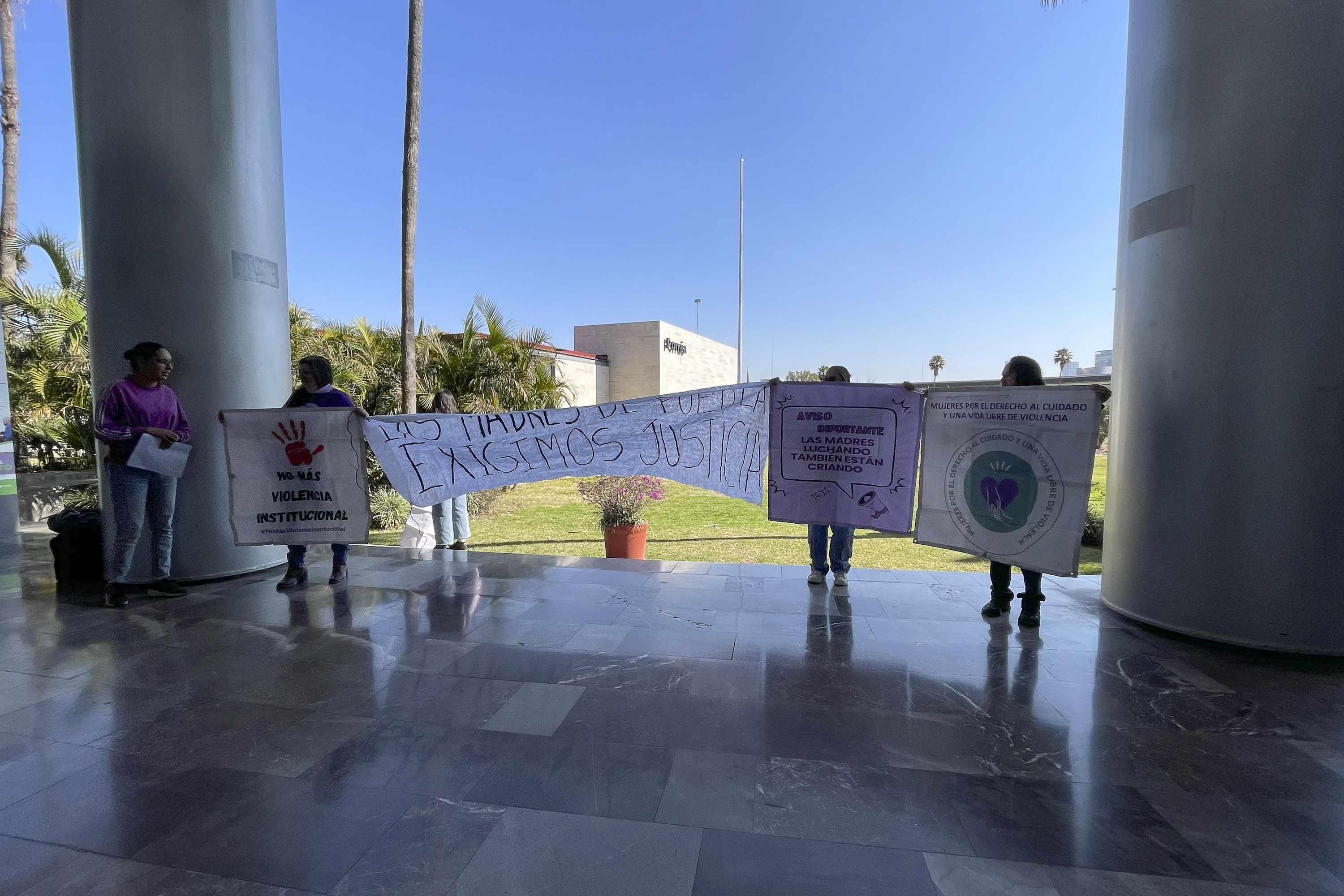 VIDEO Denuncian caso de violencia vicaria, afirman hay complicidad de Jueza en Puebla