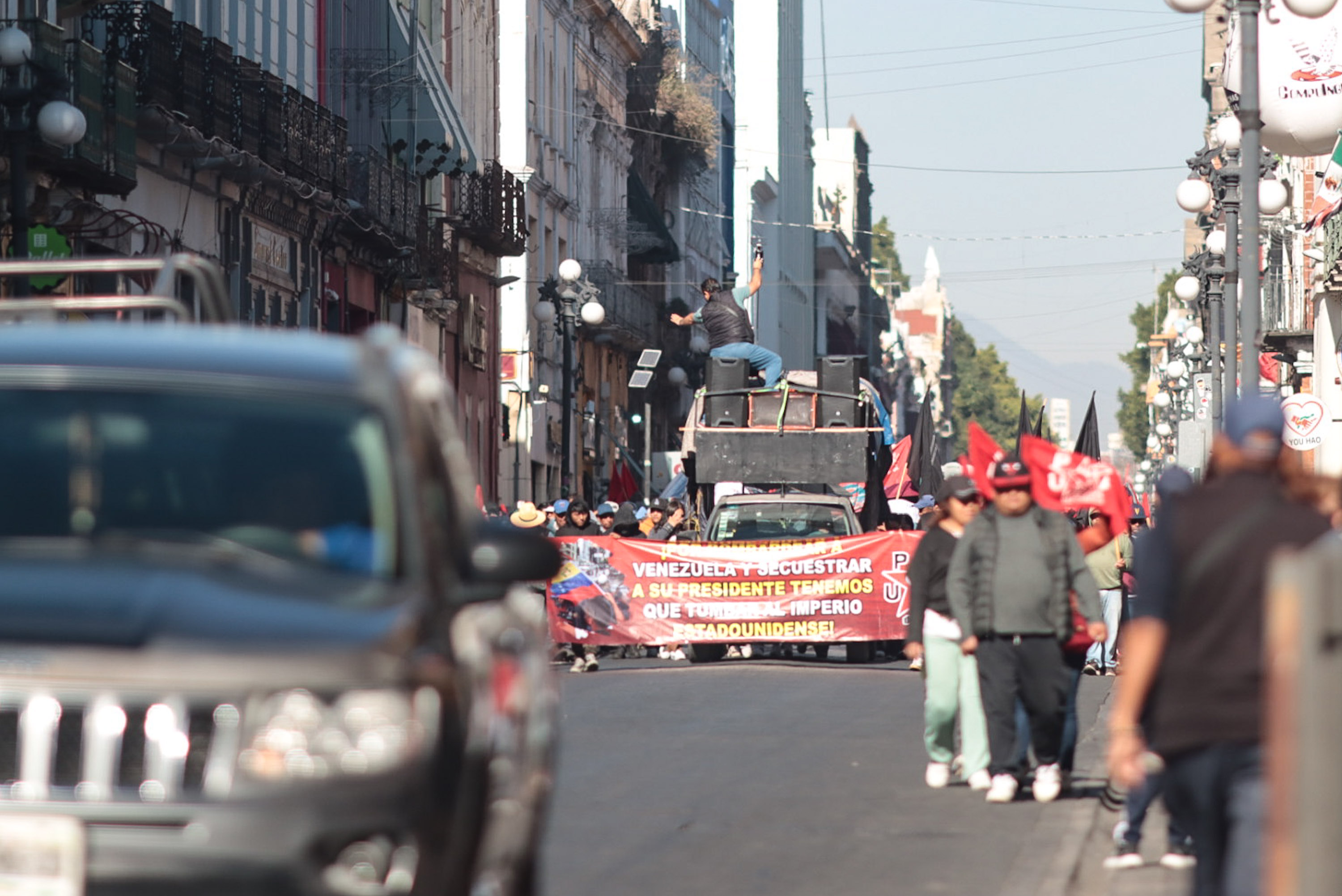 VIDEO La 28 de Octubre genera cierre de calles en el Centro Histórico de Puebla