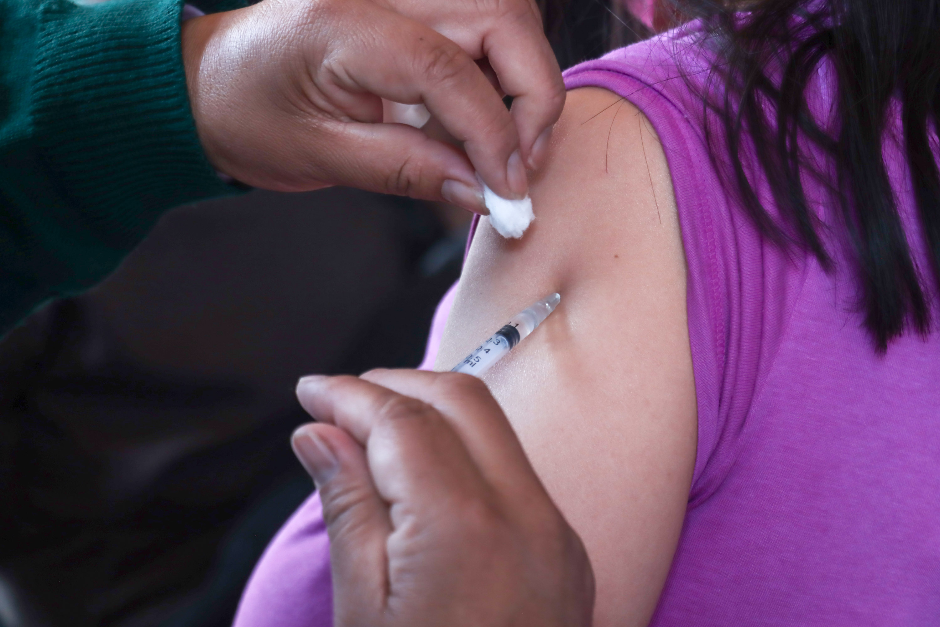 Mujeres embarazadas no deben vacunarse contra el sarampión