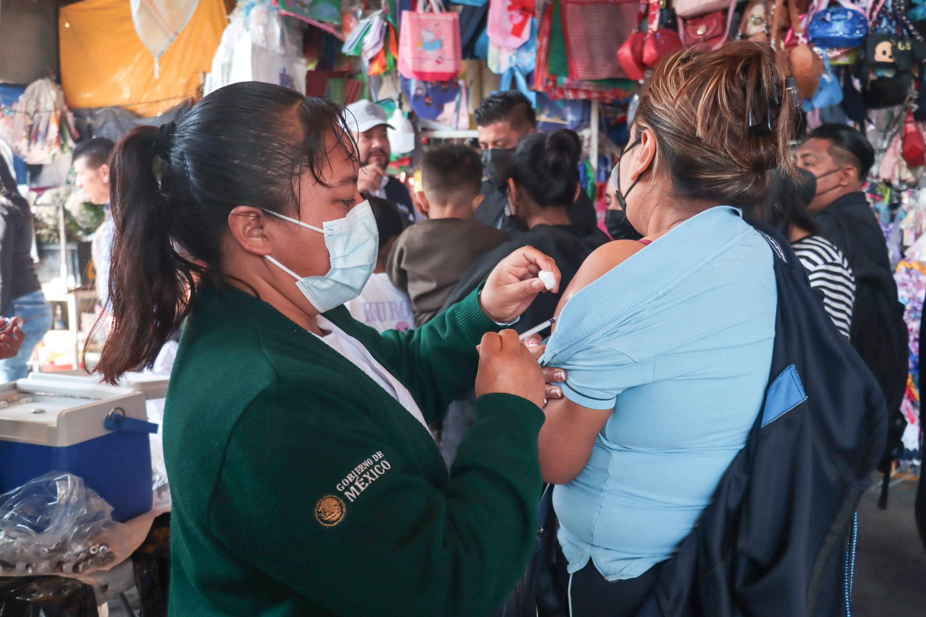 Secretaría de Salud de Puebla acerca vacuna de sarampión a la población