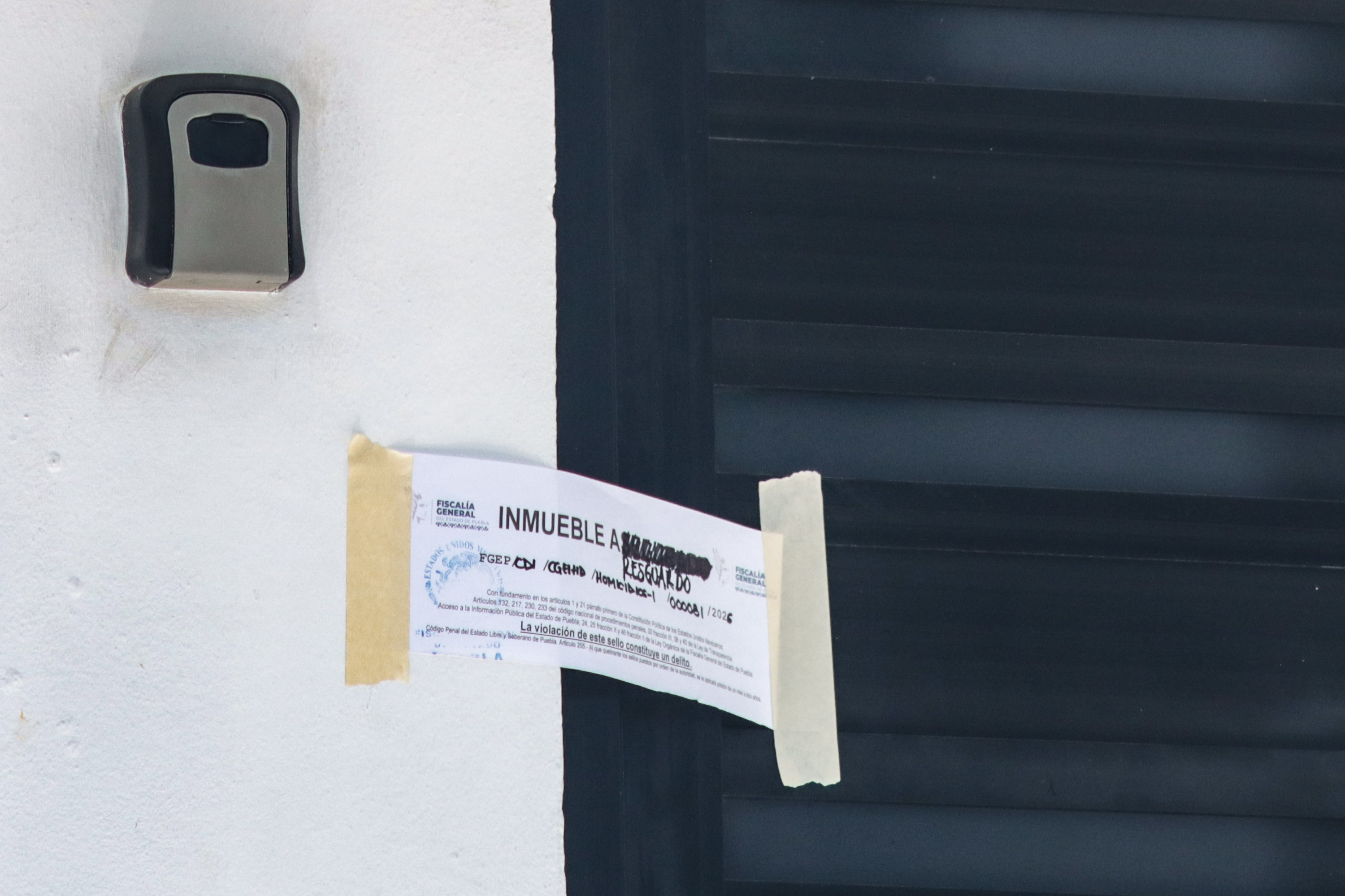 VIDEO FGE de Puebla resguarda inmueble involucrado en caso del bar Sala de Despecho