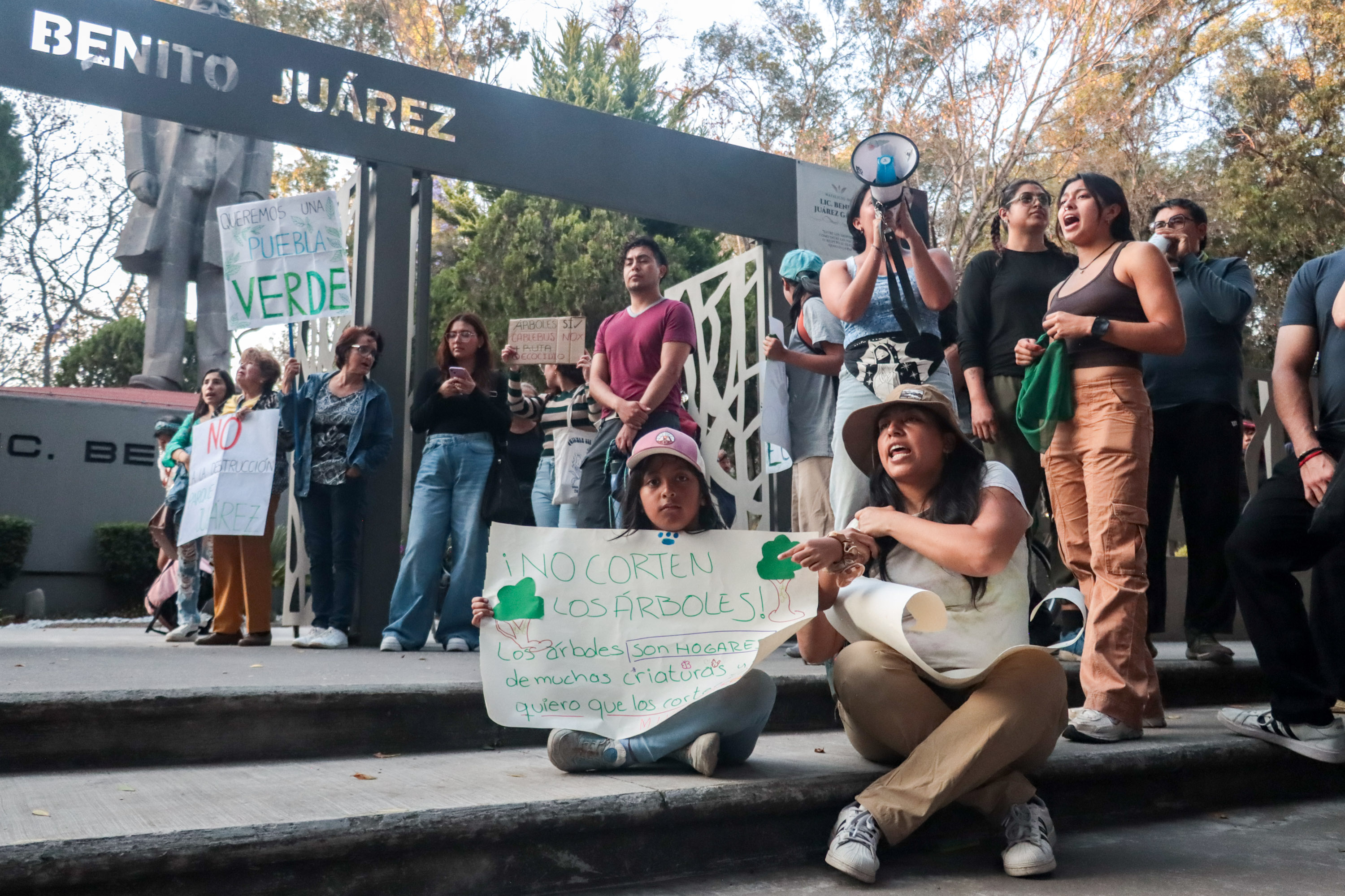Ambientalistas protestan por instalación de Cablebús en el Parque Juárez