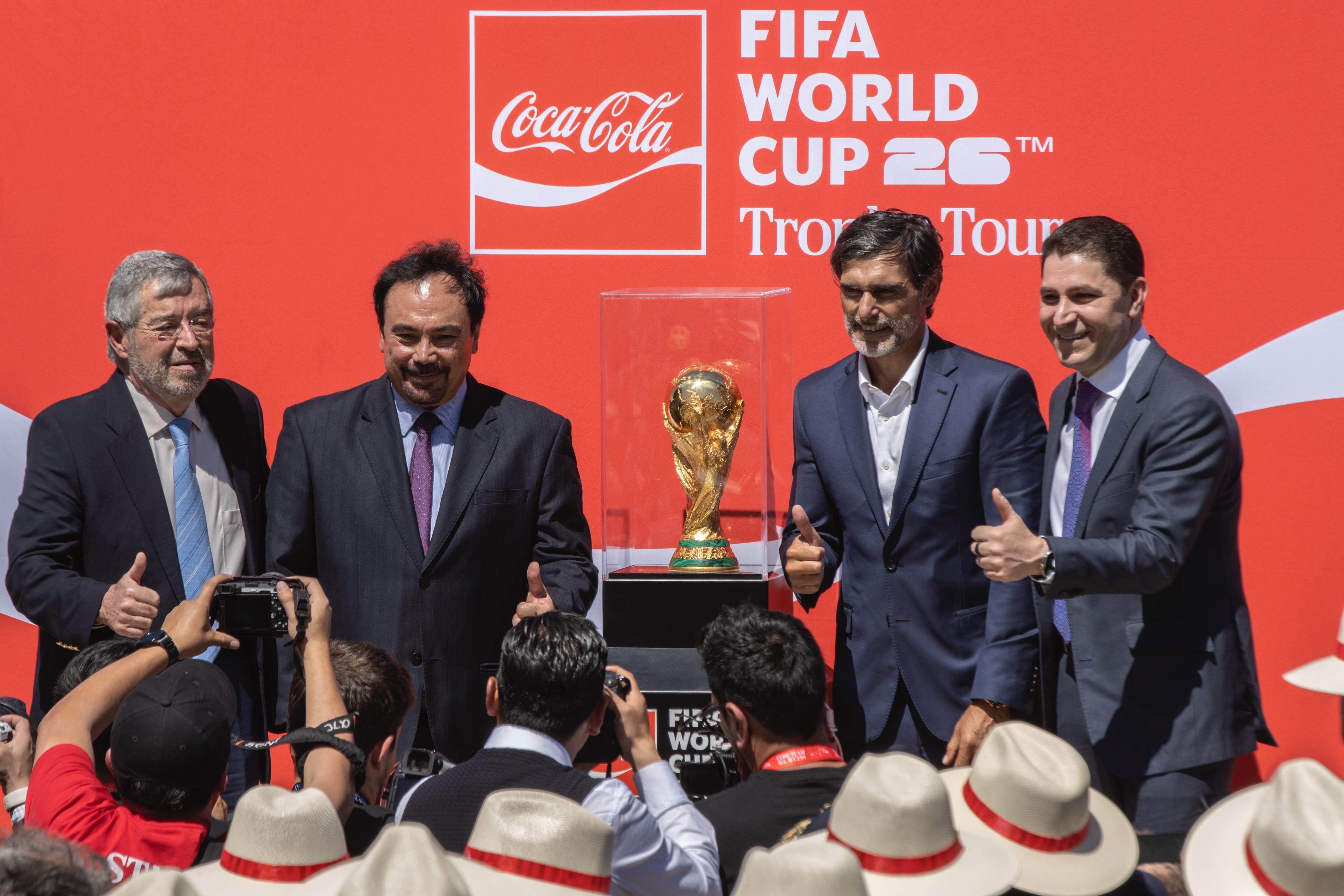 Arriba a México la Copa del Mundo de Futbol