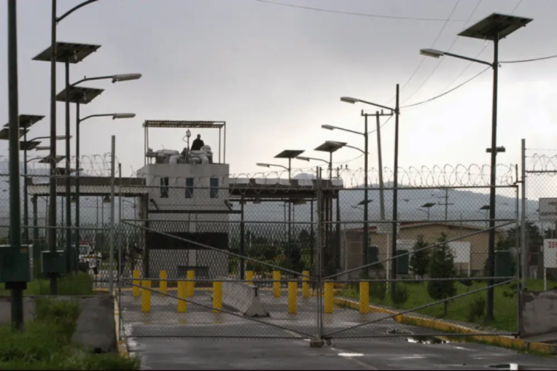 Un convoy traslada a detenidos de la FEMDO al Penal del Altiplano