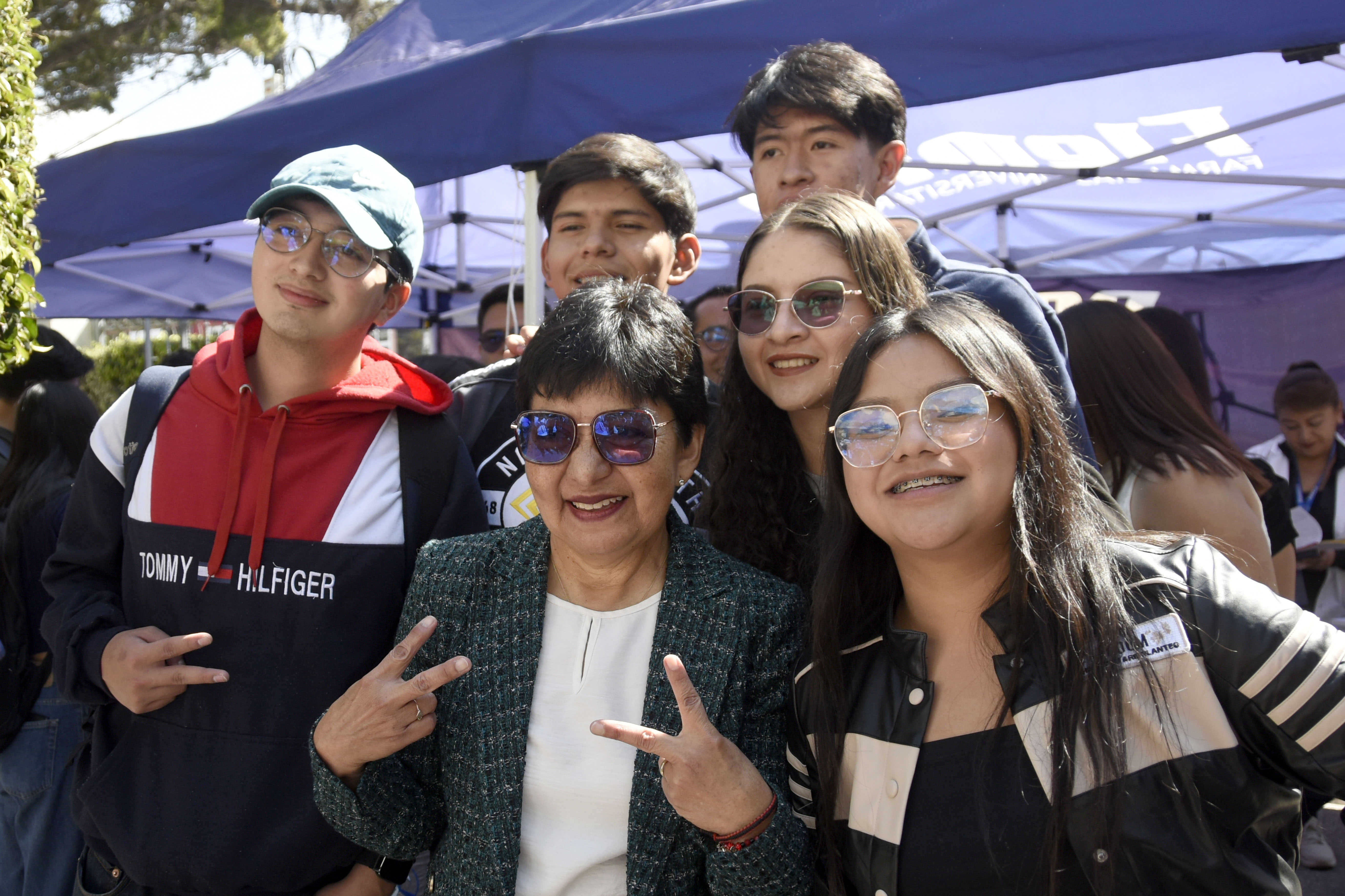 Rectora dialoga con jóvenes sobre vocación e investigación en Medicina de la BUAP