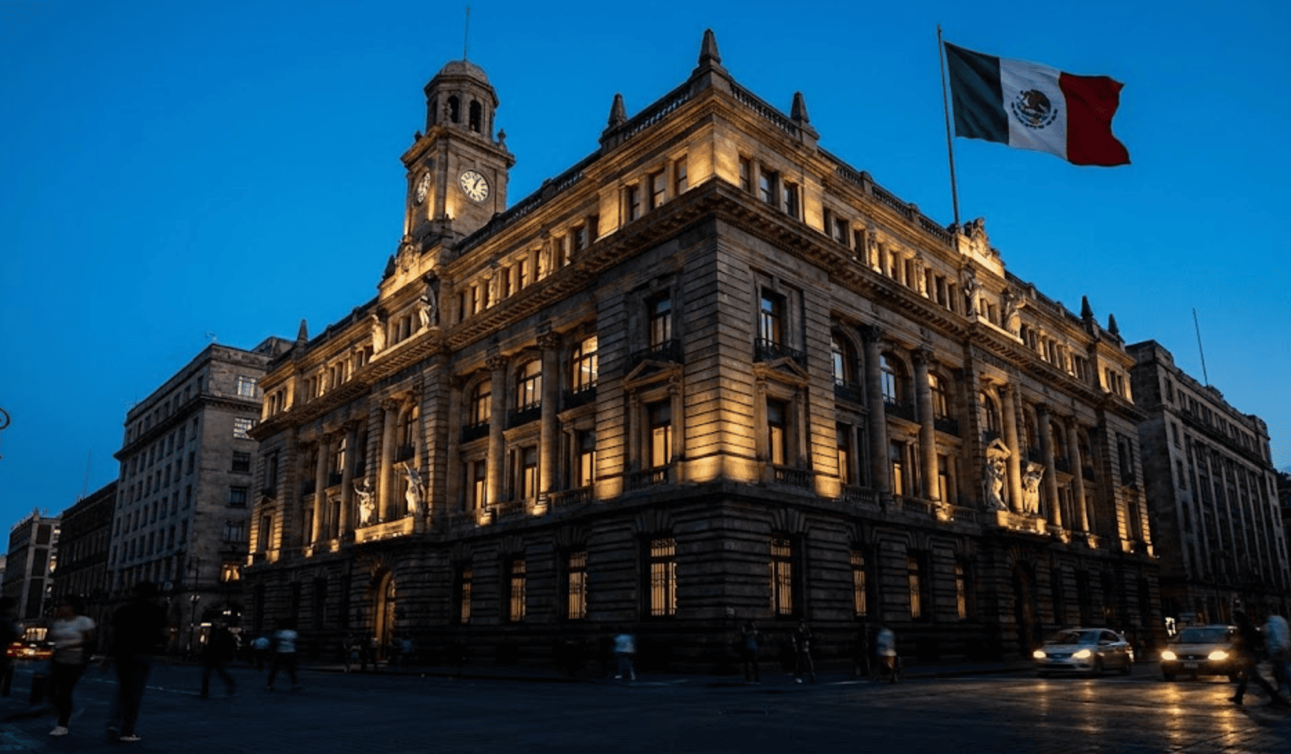 Banxico congela la tasa en 7% en medio del debate por su credibilidad