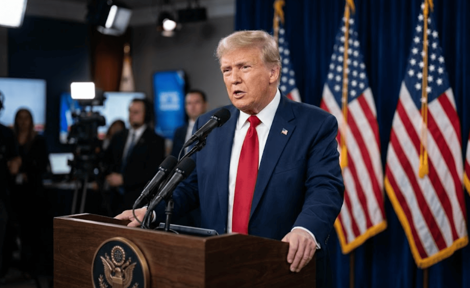 Trump afirma que la ofensiva contra Irán busca desmantelar por completo la Revolución Islámica