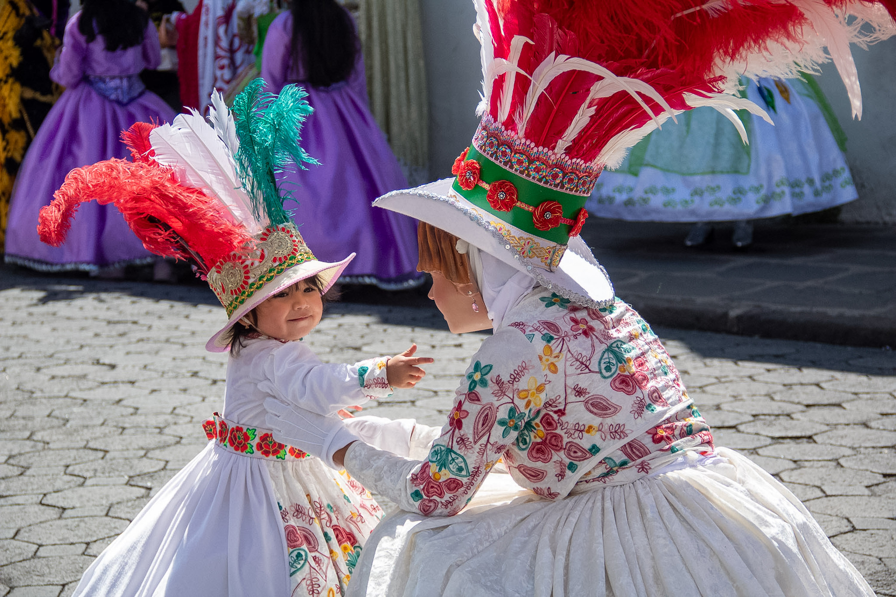 VIDEO Alegría, baile y mucho color se combinaron en el doceavo Desfile de Huehues en Puebla 