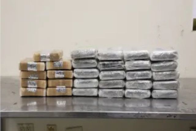 Marina francesa incauta 2.4 toneladas de cocaína