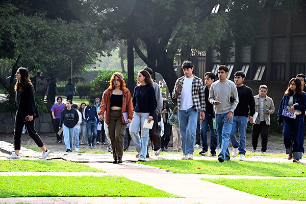 Miles de estudiantes y personal académico de la UNAM inician el semestre 2026-2
