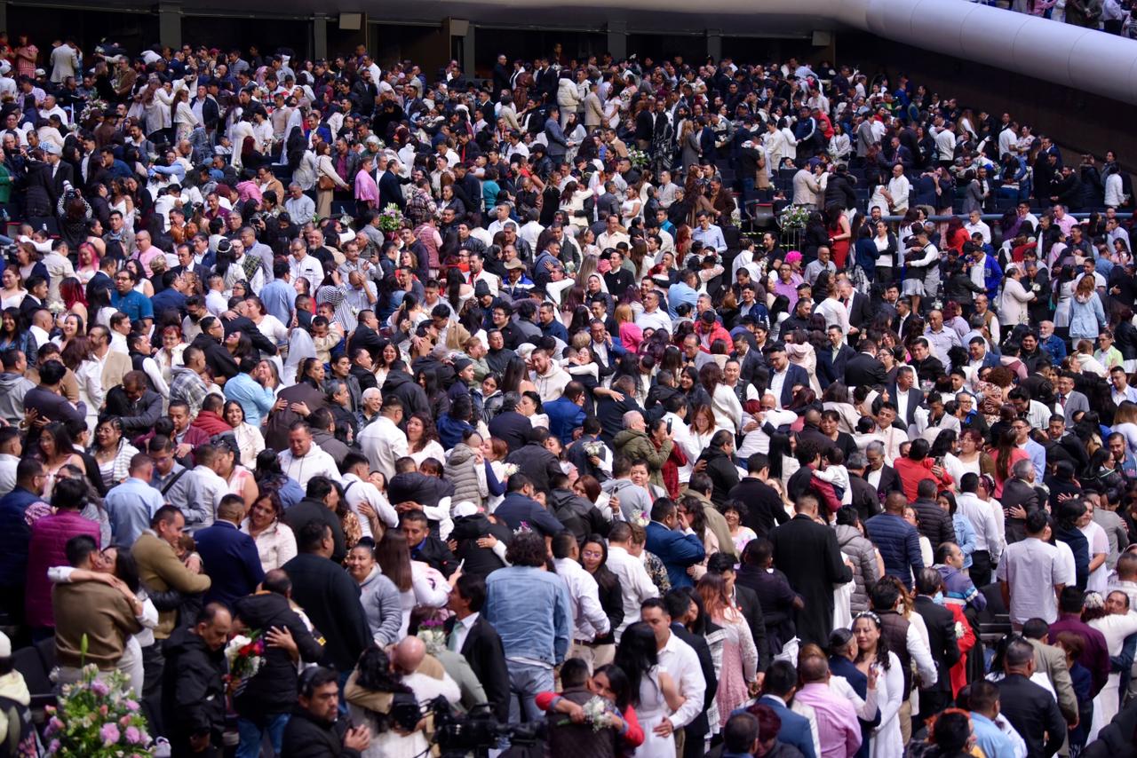 CDMX rompe récord con más de 2 mil bodas colectivas en el Auditorio Nacional 