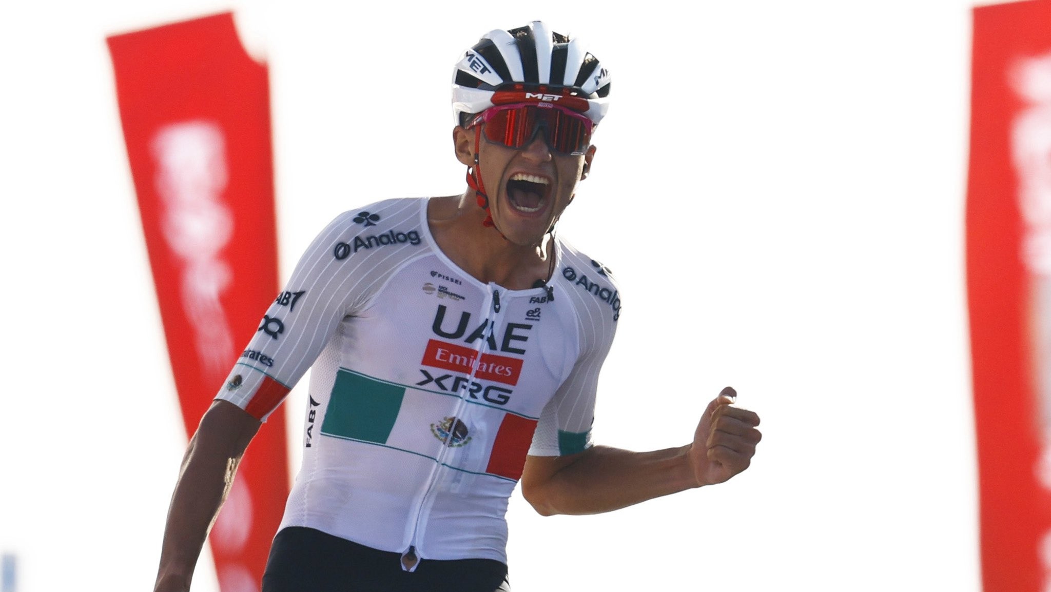 Isaac del Toro se lleva la victoria en el UAE TOUR 2026