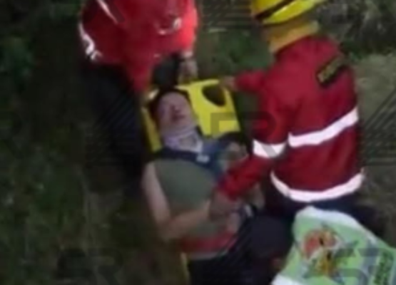 Huehue del Carnaval de Huauchinango se lanza de puente