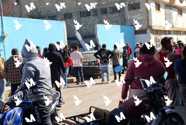 Una mujer muerta y un herido, saldo del choque de un auto contra casa en Texmelucan