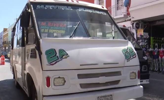 Ruta 2A opera con sobrecupo y demoras de hasta 40 minutos