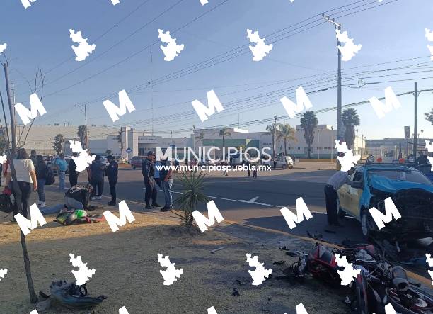 Tres heridos deja choque entre un taxi y una moto en Huejotzingo