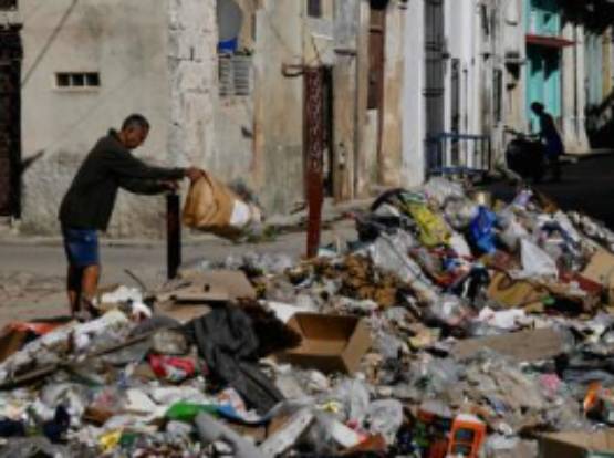 Cuba se llena de basura ante escasez de combustible par camiones recolectores