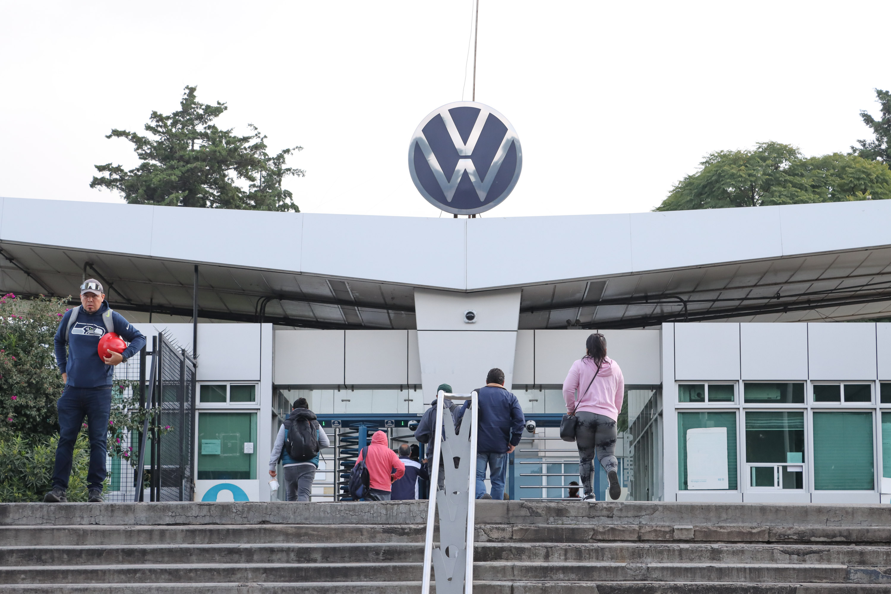 Volkswagen Puebla recorta utilidades 64% y aumenta tensión laboral