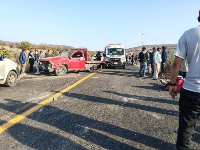 Muere una persona y 5 más resultan heridos tras volcadura en  tramo El Seco–Azumbilla