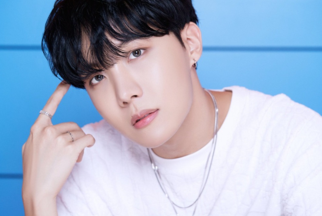 J-Hope de BTS celebra su cumpleaños con transmisión en vivo con sus fans