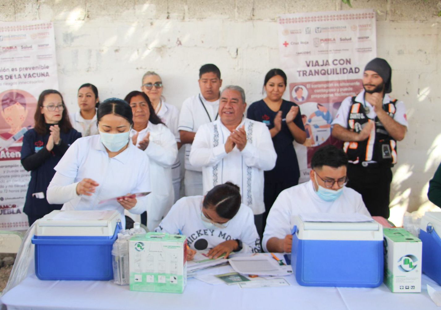 Jornada médica en Amozoc beneficia a más de 350 personas con vacunas y atención preventiva