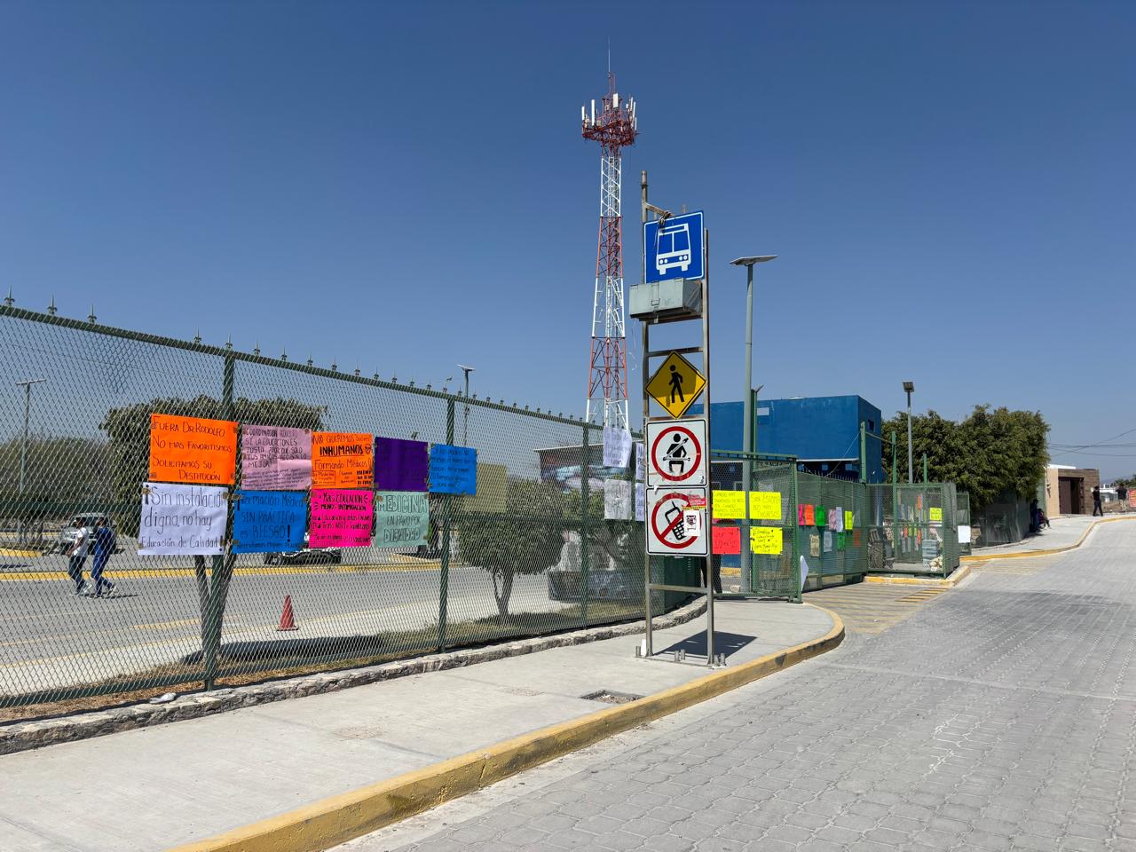 Estudiantes de la BUAP en Tehuacán mantienen paro y rechazan compresor para prácticas clínicas