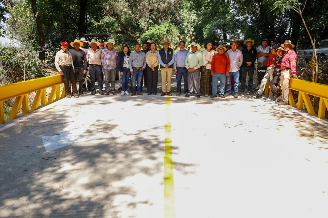 Armando Aguirre entrega ampliación de los puentes Tlapalac y San Jacinto en San Francisco Ocotlán