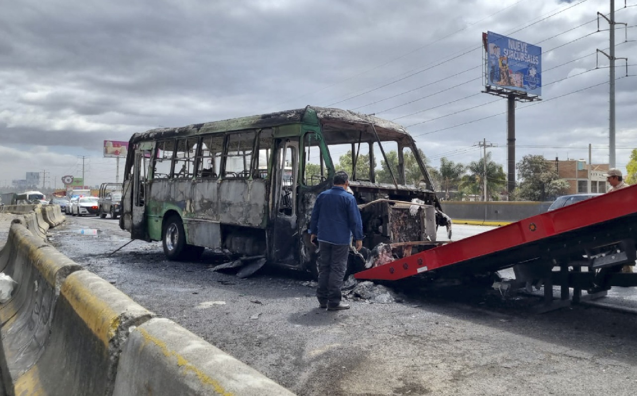 Muerte de El Mencho deja en Puebla vehículos incendiados, comercios cerrados y carreteras bloqueadas