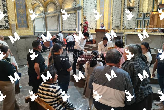 Fieles católicos abarrotan los templos en Texmelucan este miércoles de ceniza