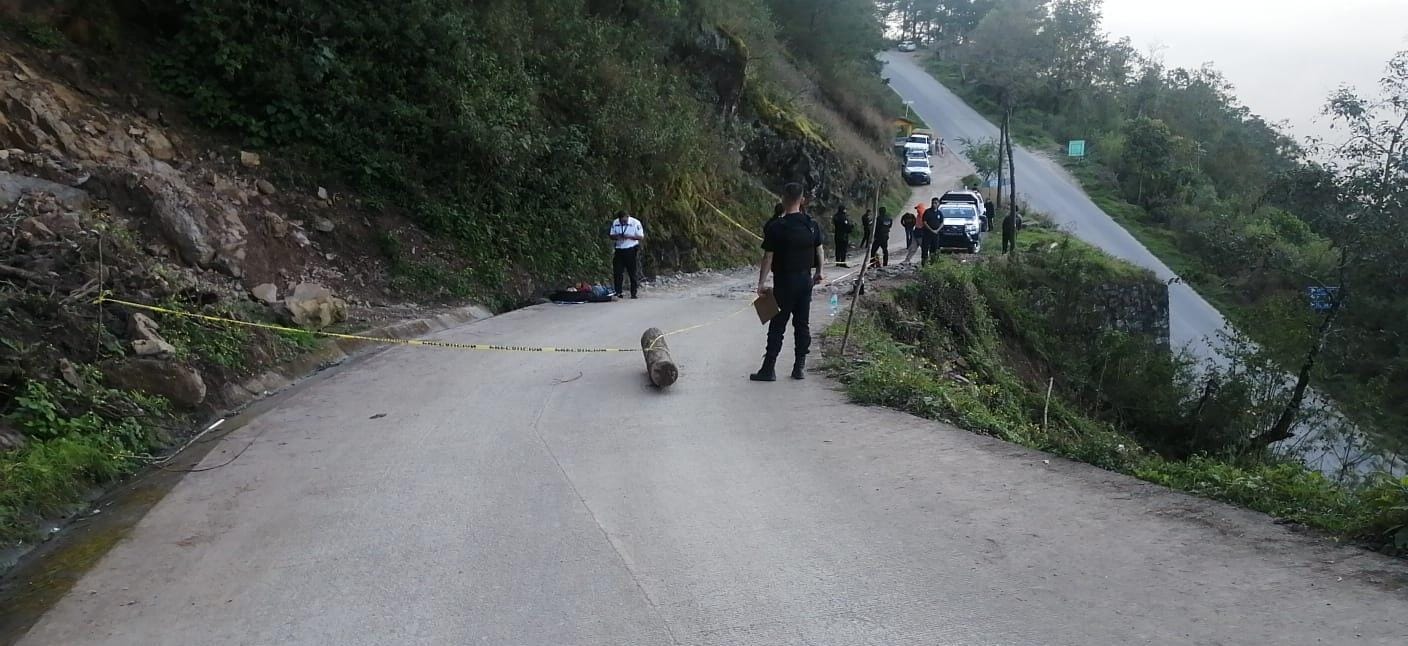 Fallece motociclista al caer a un barranco en Pahuatlán