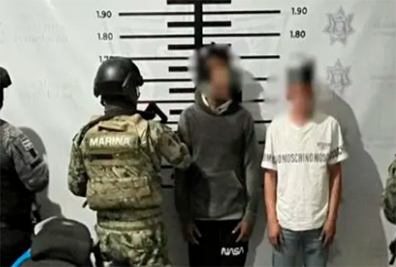 Aseguran a dos sujetos armados y a otro con droga en Texmelucan