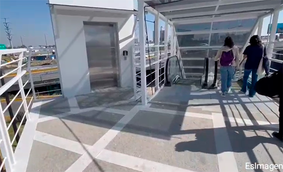 Vandalizan elevadores del puente peatonal del CCU; permanecen fuera de servicio