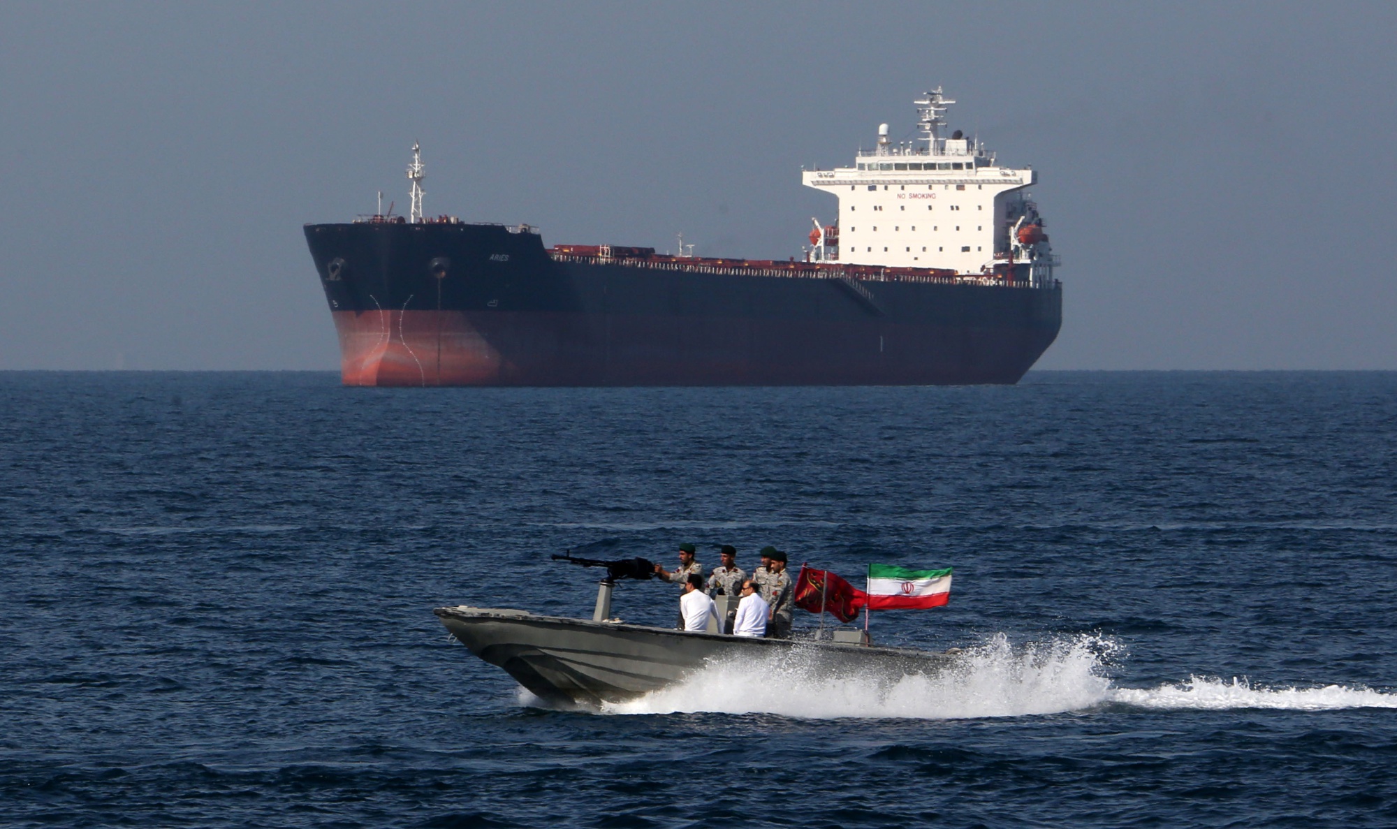 Irán anuncia operación para cortar el tránsito en el estrecho de Ormuz tras ataques de EU e Israel